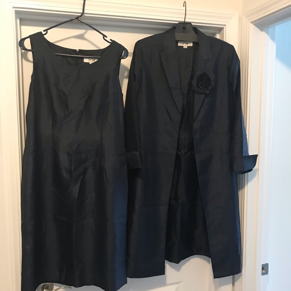 Sleeveless dress with matching long jacket